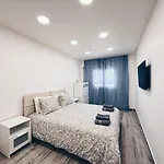 A Casa Elena - Modern Family In Da